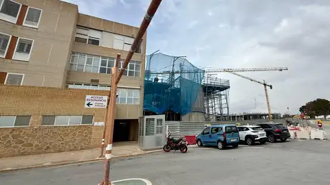 Sanidad realiza trabajos previos en los terrenos donde irá el futuro parking del hospital Sanidad realiza trabajos previos en los terrenos donde irá el futuro parking del hospital