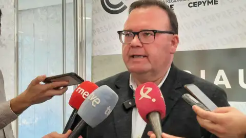 El PP extremeño pide la dimisión de Gallardo como líder del PSOE tras el auto que procesa a David Sánchez El PP extremeño pide la dimisión de Gallardo como líder del PSOE tras el auto que procesa a David Sánchez