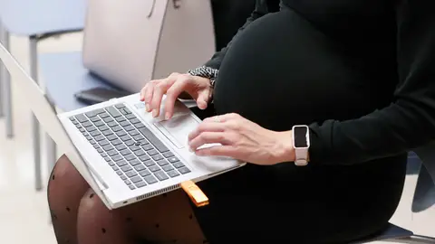 El Gobierno prohíbe el registro directo de menores nacidos por gestación subrogada El Gobierno prohíbe el registro directo de menores nacidos por gestación subrogada/ EFE/ Mariscal