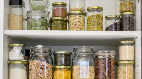 Los alimentos que puedes tener en la despensa aunque haya corte de luz: no se podr&aacute;n malos