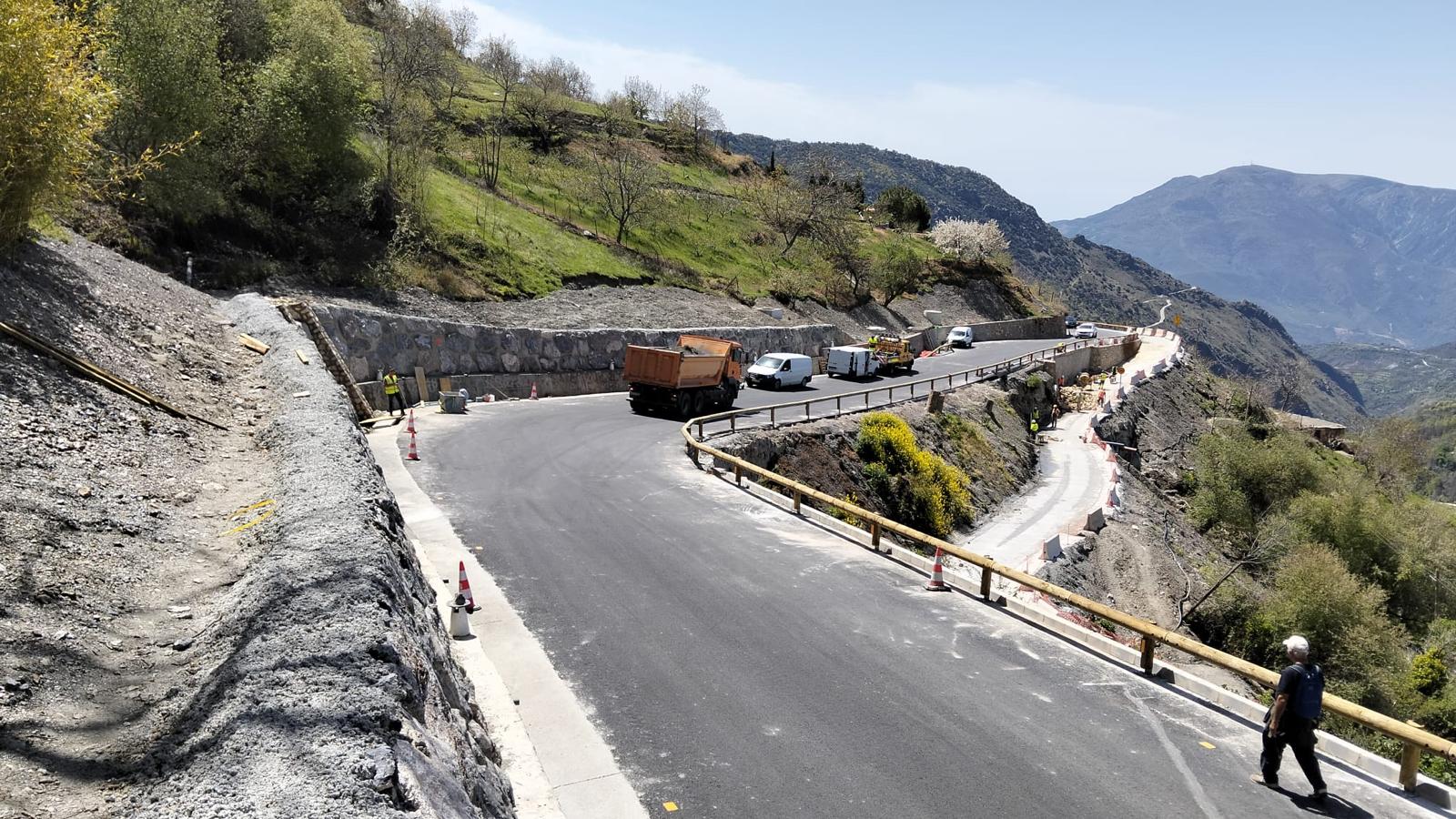 La Junta finaliza las obras de la carretera de acceso a Capileira La Junta finaliza las obras de la carretera de acceso a Capileira