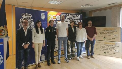 La Policía Nacional presenta en Santiago la carrera solidaria “Ruta 091” a favor de la Asociación Compostelana de Esclerosis Múltiple 
