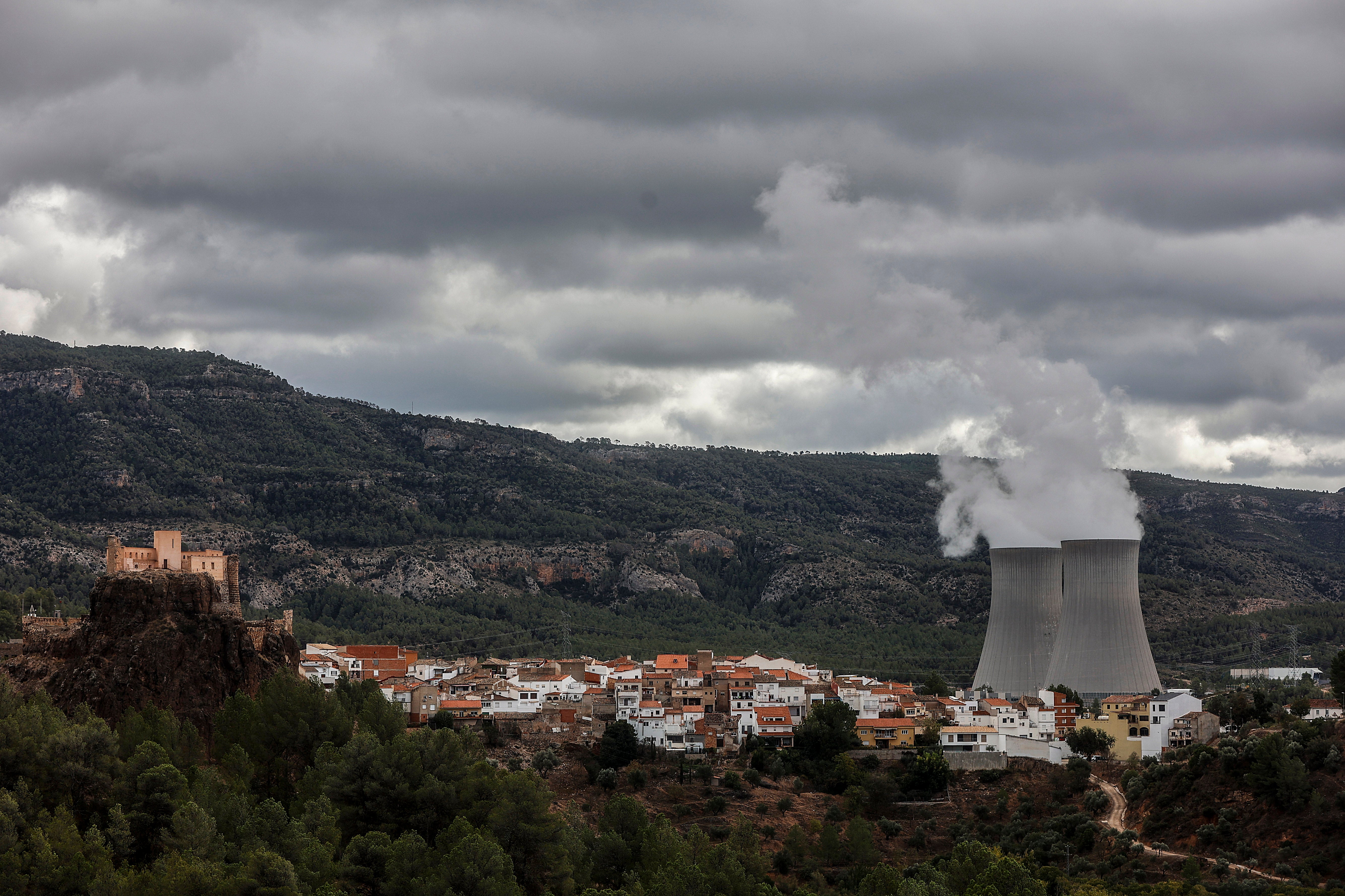 Por qué Pedro Sánchez quiere cerrar las centrales nucleares en España Por qué Pedro Sánchez quiere cerrar las centrales nucleares en España