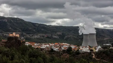 Por qué Pedro Sánchez quiere cerrar las centrales nucleares en España Por qué Pedro Sánchez quiere cerrar las centrales nucleares en España