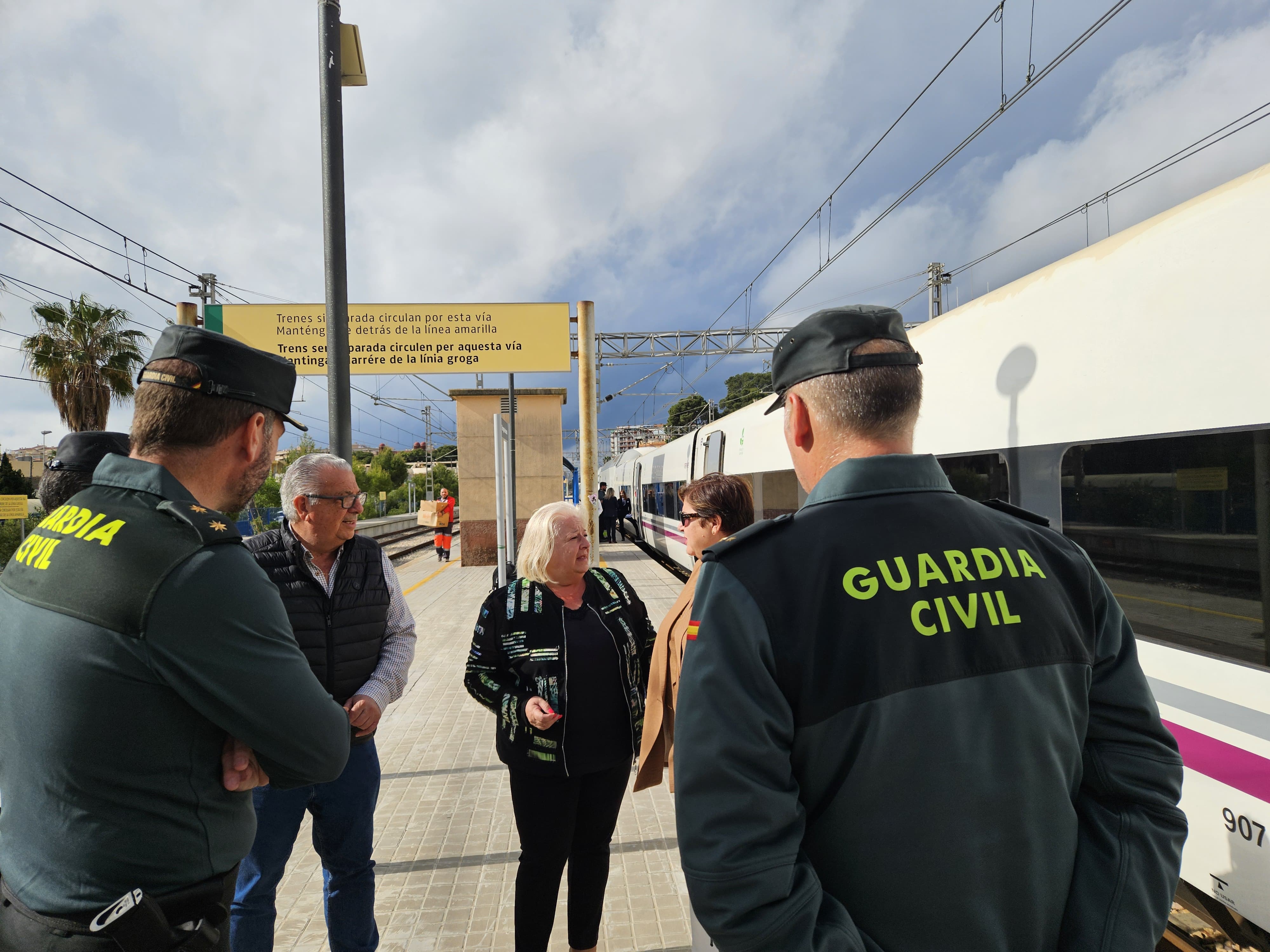 Oropesa se vuelca en la ayuda a los pasajeros de un tren que quedó atrapado por el apagón en su término municipal Oropesa se vuelca en la ayuda a los pasajeros de un tren que quedó atrapado por el apagón en su término municipal