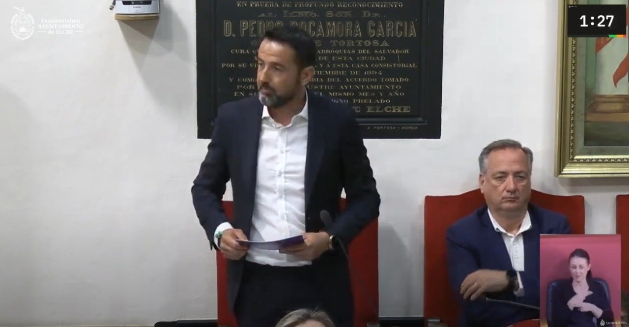 Pablo Ruz, del PP, desconvoca el pleno del Ayuntamiento de Elche de renuncia de Samuel Ruiz, de VOX, tras dar éste marcha atrás y no dimitir Pablo Ruz, del PP, desconvoca el pleno del Ayuntamiento de Elche de renuncia de Samuel Ruiz, de VOX, tras dar éste marcha atrás y no dimitir