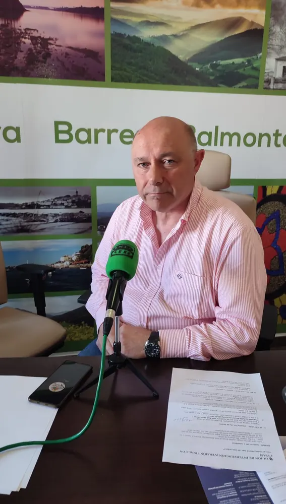 Francisco Javier Vinjoy, alcalde de Castropol pone en valor la riqueza de la ría del Eo. Francisco Javier Vinjoy, alcalde de Castropol pone en valor la riqueza de la ría del Eo.