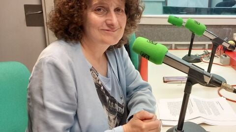La alcaldesa de Santiago asegura que la vuelta a la normalidad tras el apagón confirma que "pasamos a proba, pero hai que reflexionar" y elogia el comportamiento "ejemplar" de los compostelanos