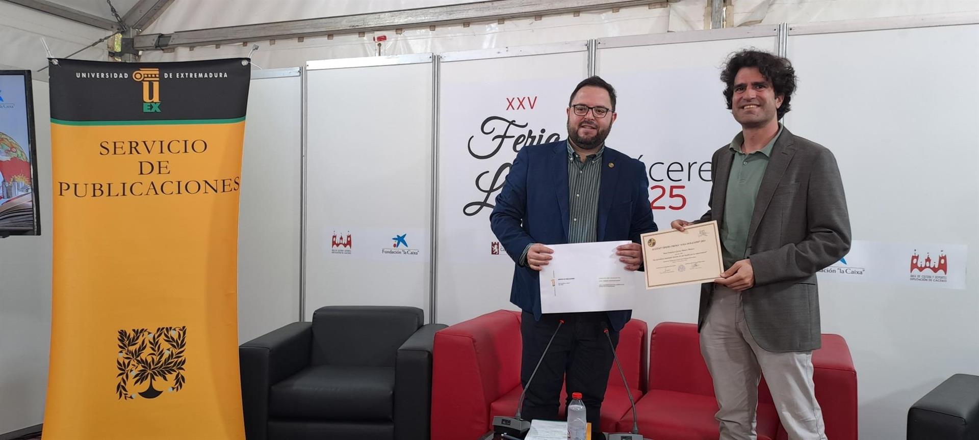 Francisco Luis López-Arza Mora gana el Premio Ópera Prima Ana Holgado de la Universidad de Extremadura Francisco Luis López-Arza Mora gana el Premio Ópera Prima Ana Holgado de la Universidad de Extremadura