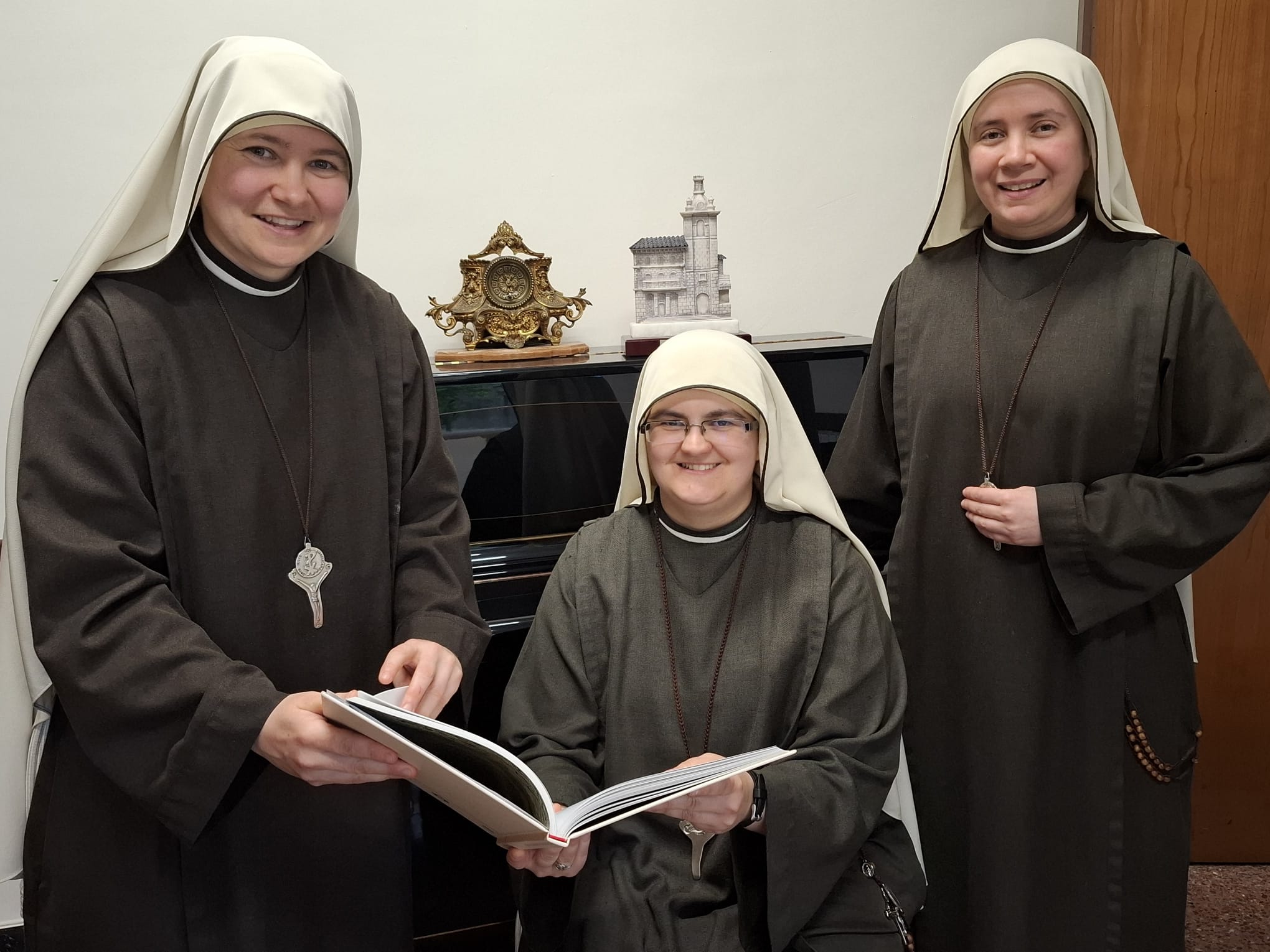 Las monjas de Estíbaliz, entre la oración y las cañas para recuperar el monasterio Las monjas de Estíbaliz, entre la oración y las cañas para recuperar el monasterio