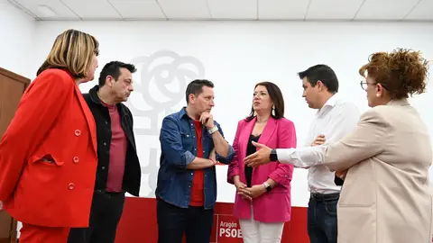 Los alcaldes de Gallur, Gea de Albarracín, Quinto, la Mata de los Olmos, Ayerbe y Castejón de Monegros, en la sede autonómica del PSOE Aragón Los alcaldes de Gallur, Gea de Albarracín, Quinto, la Mata de los Olmos, Ayerbe y Castejón de Monegros, en la sede autonómica del PSOE Aragón