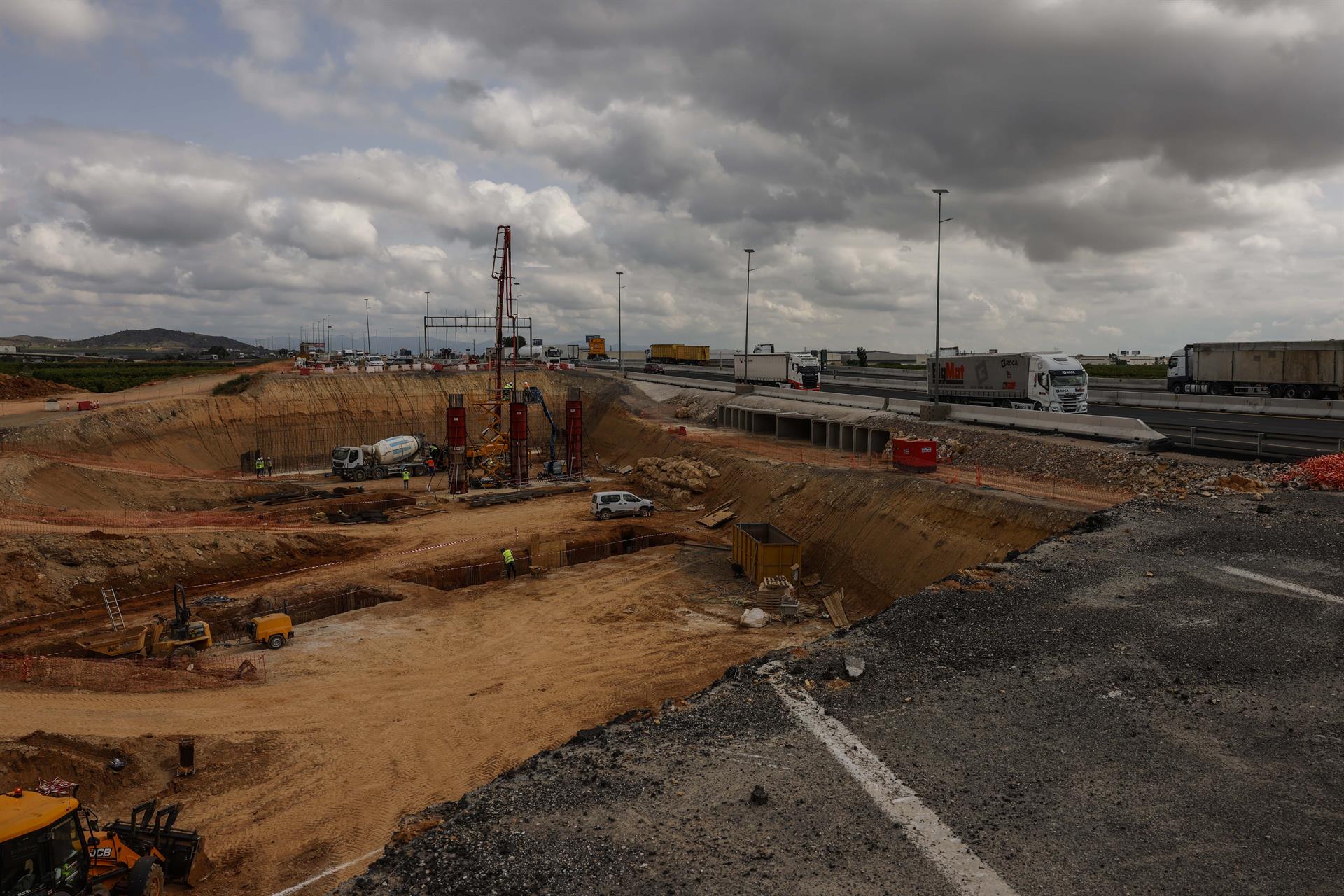 Avanza la reconstrucción de puentes sobre el barranco del Gallego del Poyo, en la A-7 Avanza la reconstrucción de puentes sobre el barranco del Gallego del Poyo, en la A-7