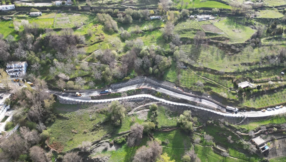 La Junta finaliza las obras de la carretera de acceso a Capileira tras una inversión de 4,3 millones La Junta finaliza las obras de la carretera de acceso a Capileira tras una inversión de 4,3 millones