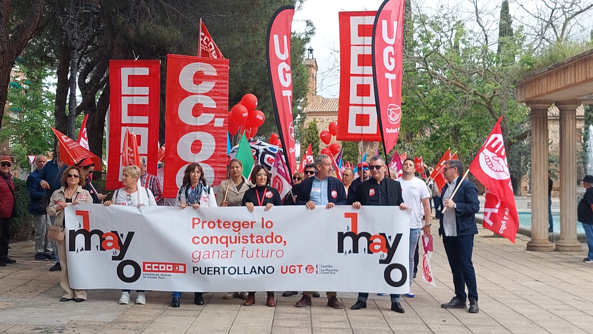 Unas 1.000 personas participan en las manifestaciones del 1º de Mayo en Puertollano y Alcázar Unas 1.000 personas participan en las manifestaciones del 1º de Mayo en Puertollano y Alcázar