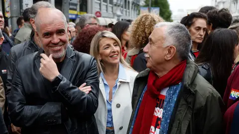 La vicepresidenta segunda del Gobierno y ministra de Trabajo, Yolanda Díaz, acompañada de los secretarios generales de CCOO y UGT, Unai Sordo (i) y Pepe Álvarez (d) La vicepresidenta segunda del Gobierno y ministra de Trabajo, Yolanda Díaz, acompañada de los secretarios generales de CCOO y UGT, Unai Sordo (i) y Pepe Álvarez (d)