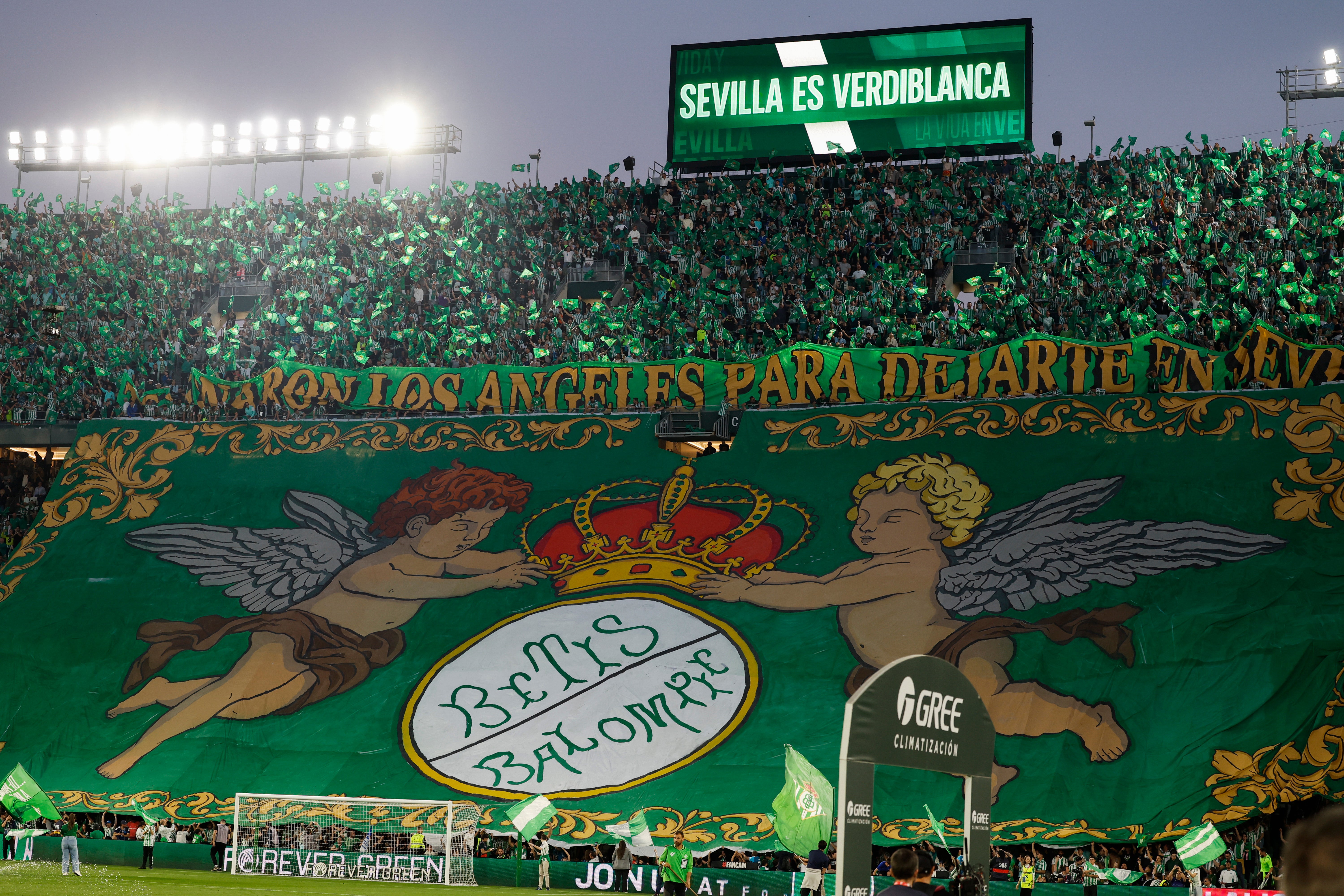 La ilusión del Villamarín frente a la experta Fiore La ilusión del Villamarín frente a la experta Fiore