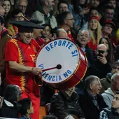 Manolo 'el del Bombo', en un partido de la selección española Manolo 'el del Bombo', en un partido de la selección española