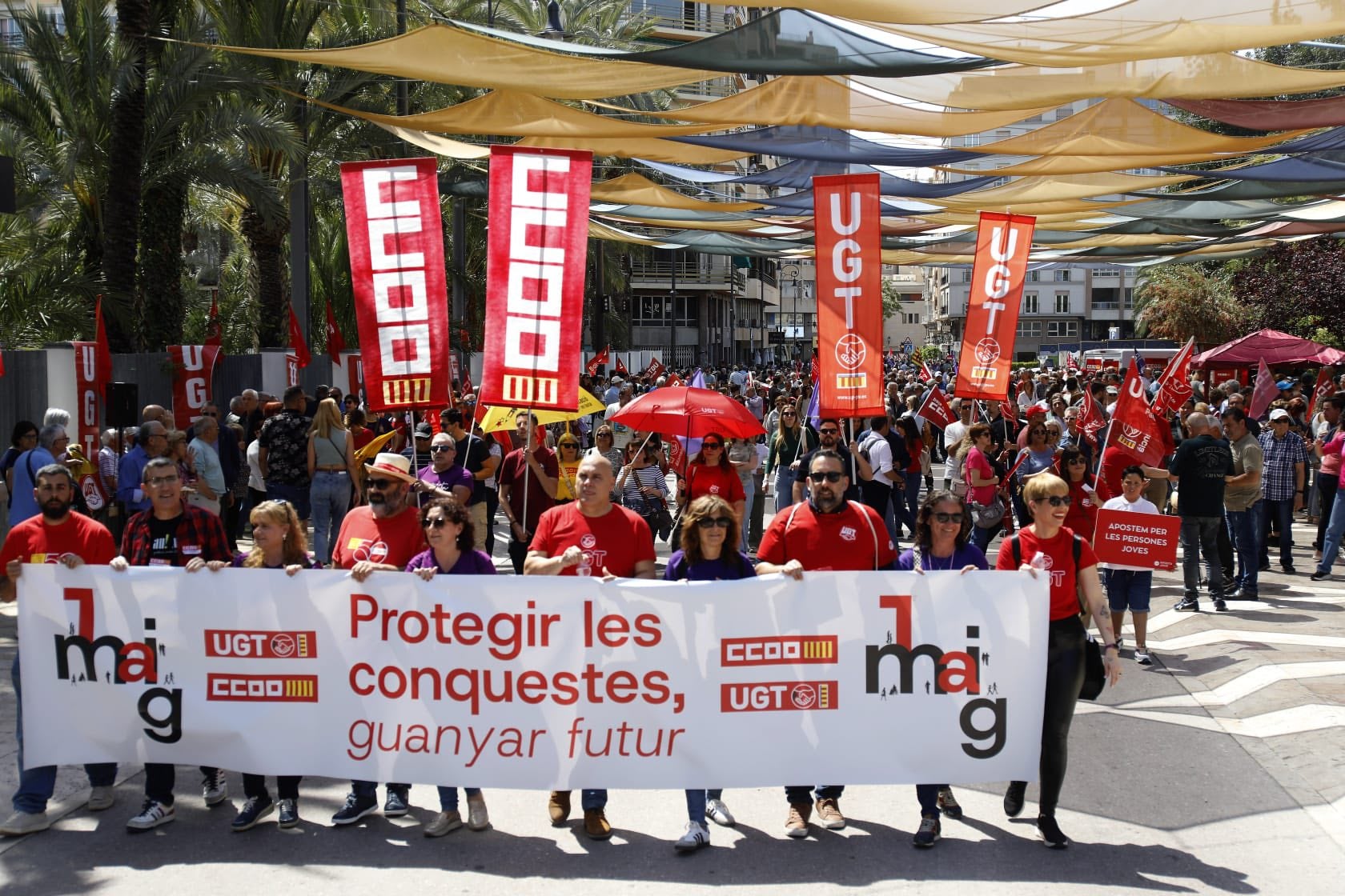 CCOO y UGT reúnen en Elche a más de 1.700 personas y en Elda a cerca de un millar en las manifestaciones del Día del Trabajador CCOO y UGT reúnen en Elche a más de 1.700 personas y en Elda a cerca de un millar en las manifestaciones del Día del Trabajador
