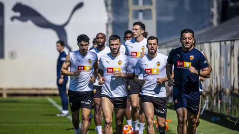 Entrenamiento del Valencia CF en la ciudad deportiva de Paterna Entrenamiento del Valencia CF en la ciudad deportiva de Paterna