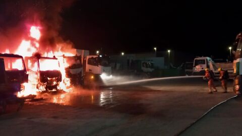 Bomberos en una empresa de Alberic