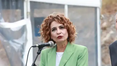 La vicepresidenta primera del Gobierno y ministra de Hacienda, María Jesús Montero, atiende este viernes a los medios de comunicación, en Constantina (Sevilla) La vicepresidenta primera del Gobierno y ministra de Hacienda, María Jesús Montero, atiende este viernes a los medios de comunicación, en Constantina (Sevilla)