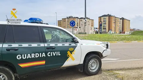 Detenido en Villamuriel por conducción temeraria, carecer del permiso de conducción y desobediencia grave .