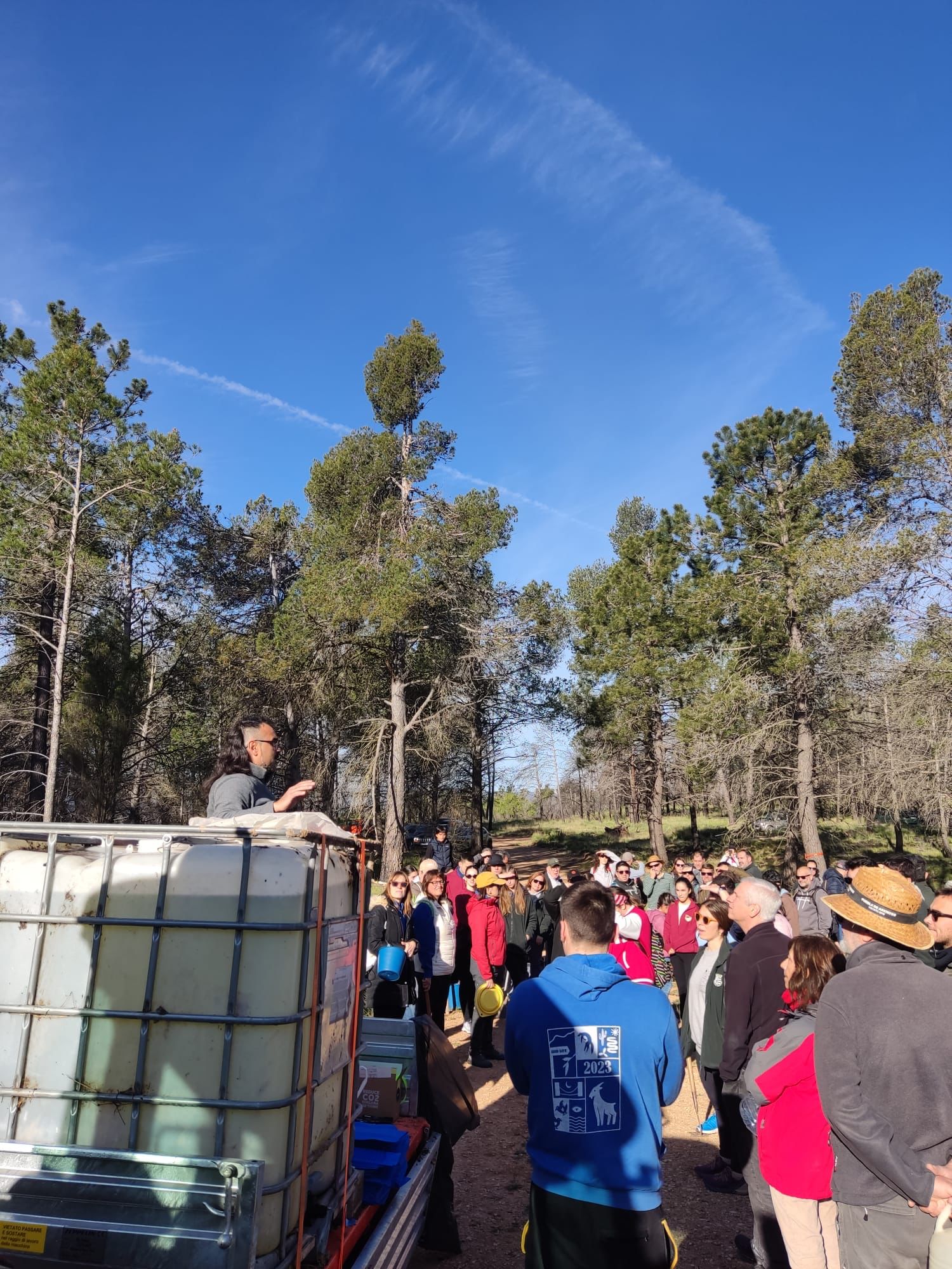 El alcalde de Puebla de Arenoso ha movilizado a todo el pueblo para la plantación de 300 árboles El alcalde de Puebla de Arenoso ha movilizado a todo el pueblo para la plantación de 300 árboles