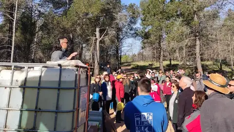 El alcalde de Puebla de Arenoso ha movilizado a todo el pueblo para la plantación de 300 árboles El alcalde de Puebla de Arenoso ha movilizado a todo el pueblo para la plantación de 300 árboles