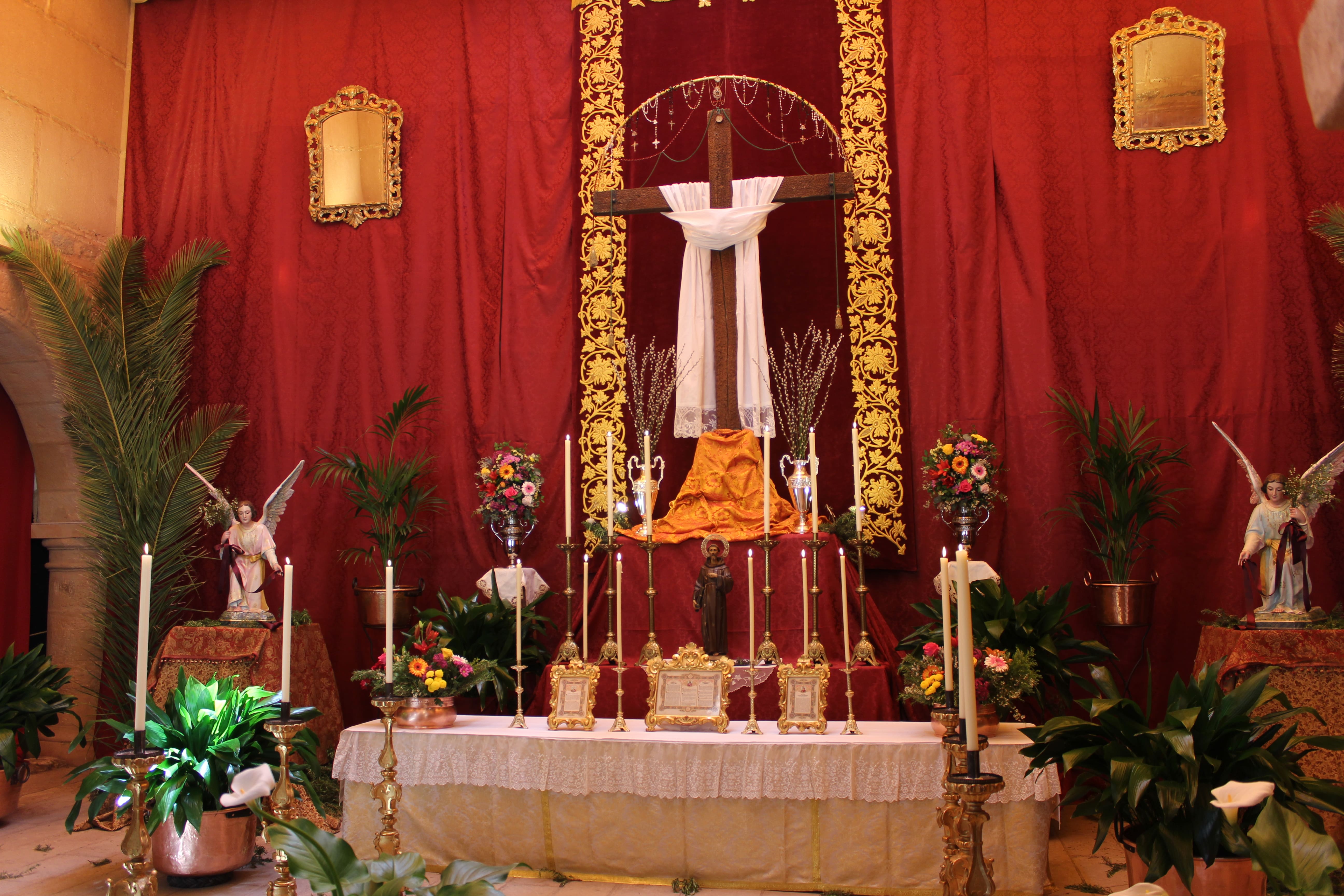 "Cruces de Mayo" en Villanueva de los Infantes. Los jóvenes se suman para preservar la tradición "Cruces de Mayo" en Villanueva de los Infantes. Los jóvenes se suman para preservar la tradición