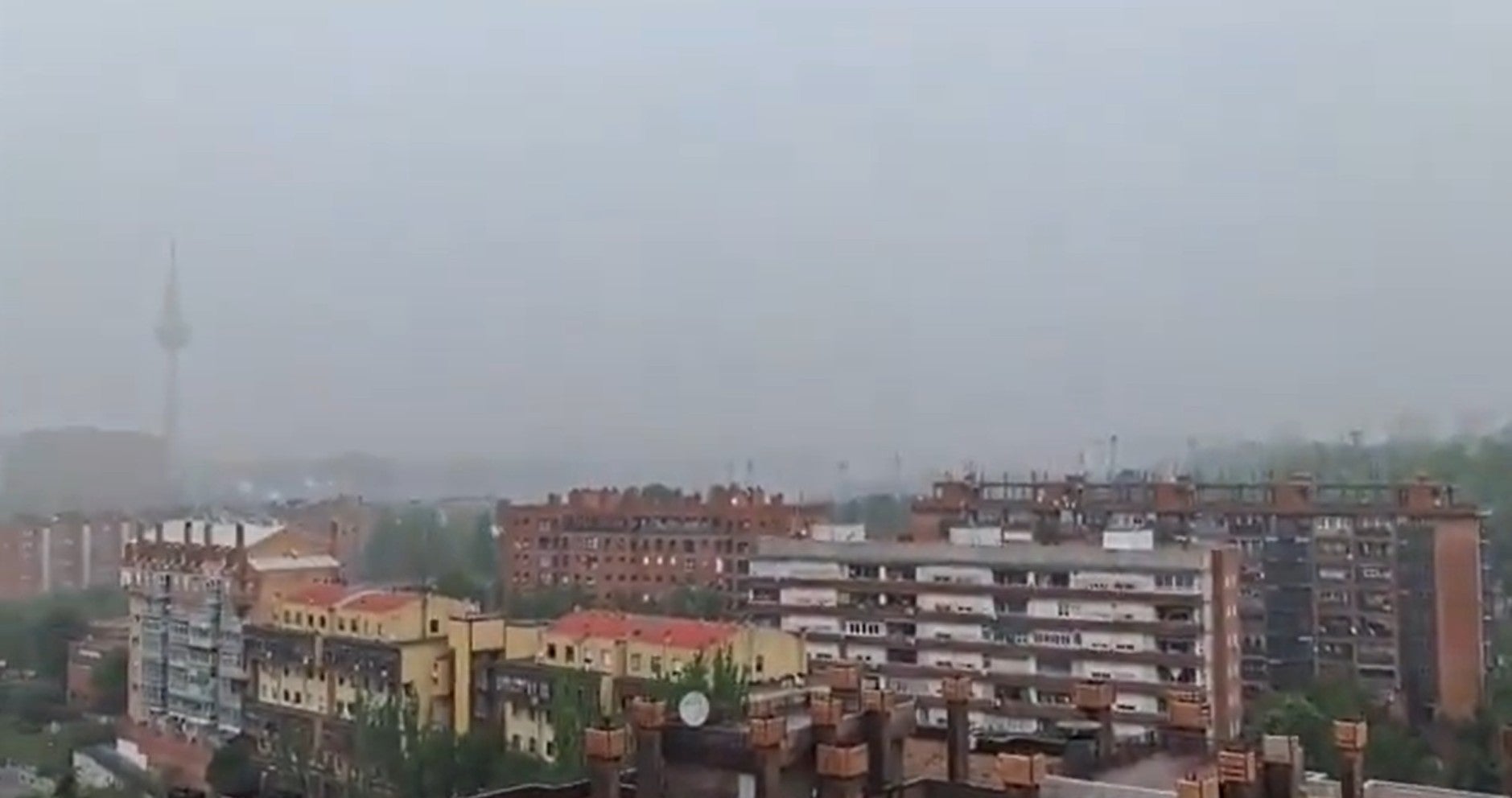 Las impresionantes imágenes de la tormenta y la intensa lluvia que ha caído sobre Madrid Las impresionantes imágenes de la tormenta y la intensa lluvia que ha caído sobre Madrid