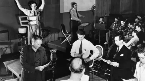Orson Welles en la guerra de los mundos Orson Welles en la guerra de los mundos