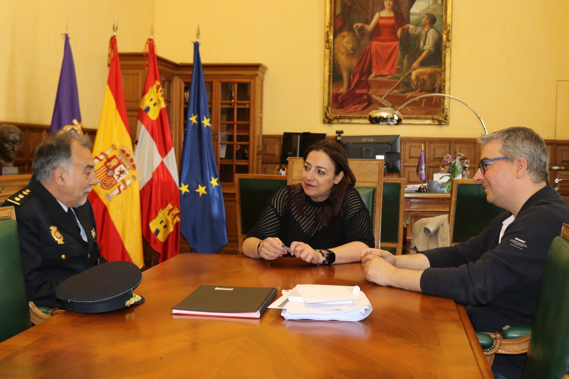 Andrés y Casas reciben al nuevo Comisario de la Policía Nacional en Palencia Andrés y Casas reciben al nuevo Comisario de la Policía Nacional en Palencia