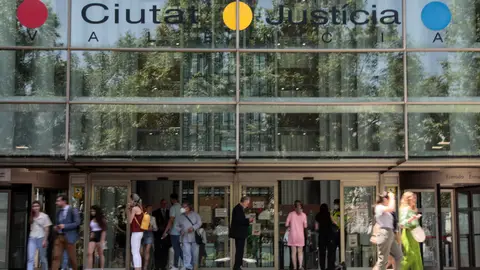 Vista general de la Ciudad de la Justicia de València. Vista general de la Ciudad de la Justicia de València.