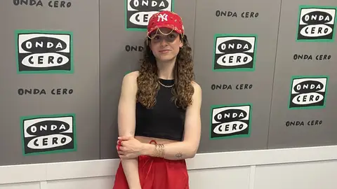 La cantante benidormense Nuria López en los estudios de Onda Cero Marina Baixa. La cantante benidormense Nuria López en los estudios de Onda Cero Marina Baixa.