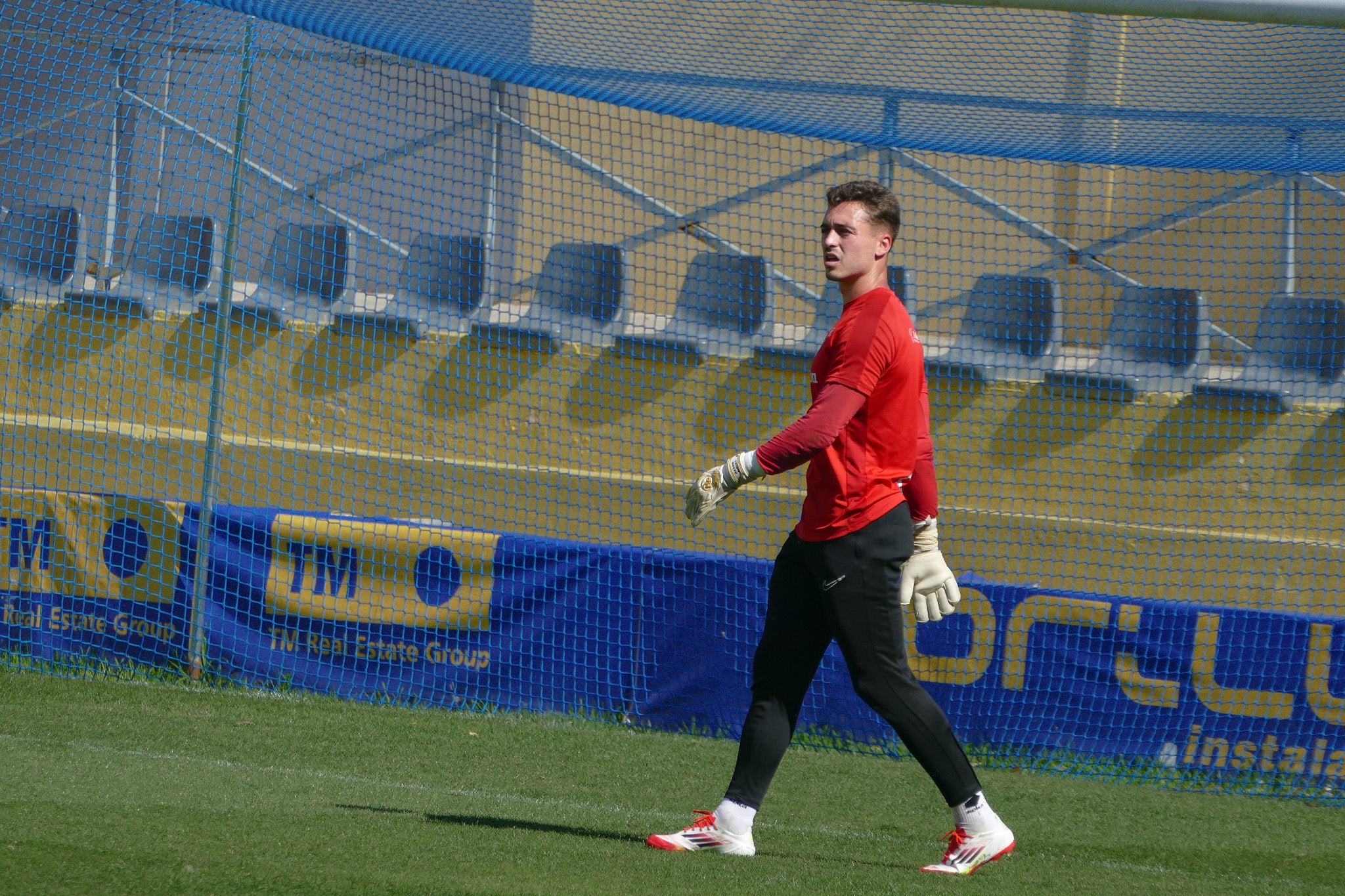 Aitor Arias cumplirá el domingo 100 partidos defendiendo la portería del Orihuela CF Aitor Arias cumplirá el domingo 100 partidos defendiendo la portería del Orihuela CF