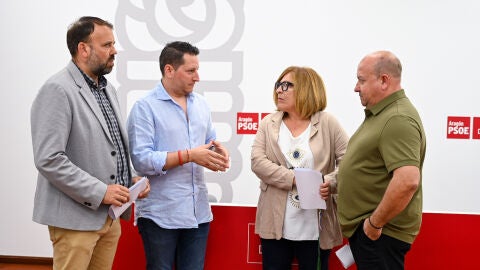 De izquierda a derecha: el presidente de la Comarca de Monegros, Pedro Loscertales; el portavoz de la Ejecutiva Regional del PSOE Arag&oacute;n, Jes&uacute;s Morales; la presidenta de la Comarca de Campo de Borja, Mar&iacute;a Eugenia Colomar; y el presidente de la Comarca de Cinco Villas, Santos Navarro
