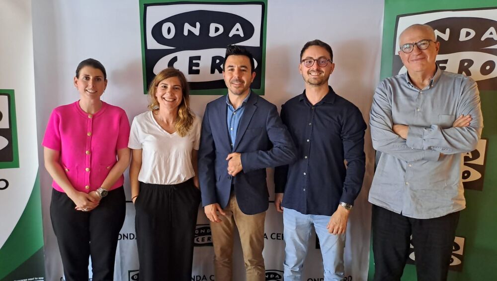 Carles Lamelo junto a algunos de los invitados de este programa y sus colaboradores