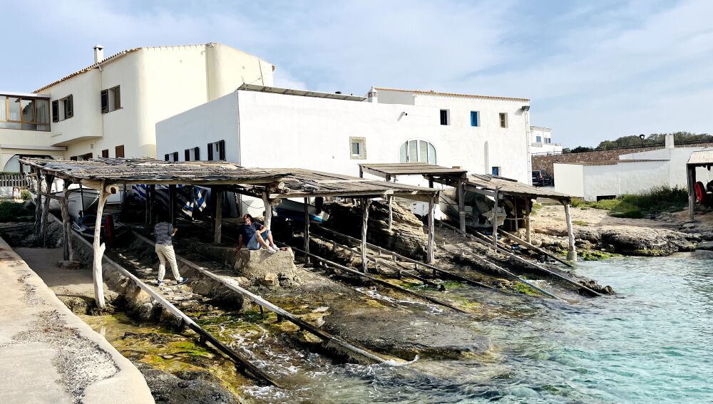 Varaderos de embarcaciones en Es Caló de Sant Agustí