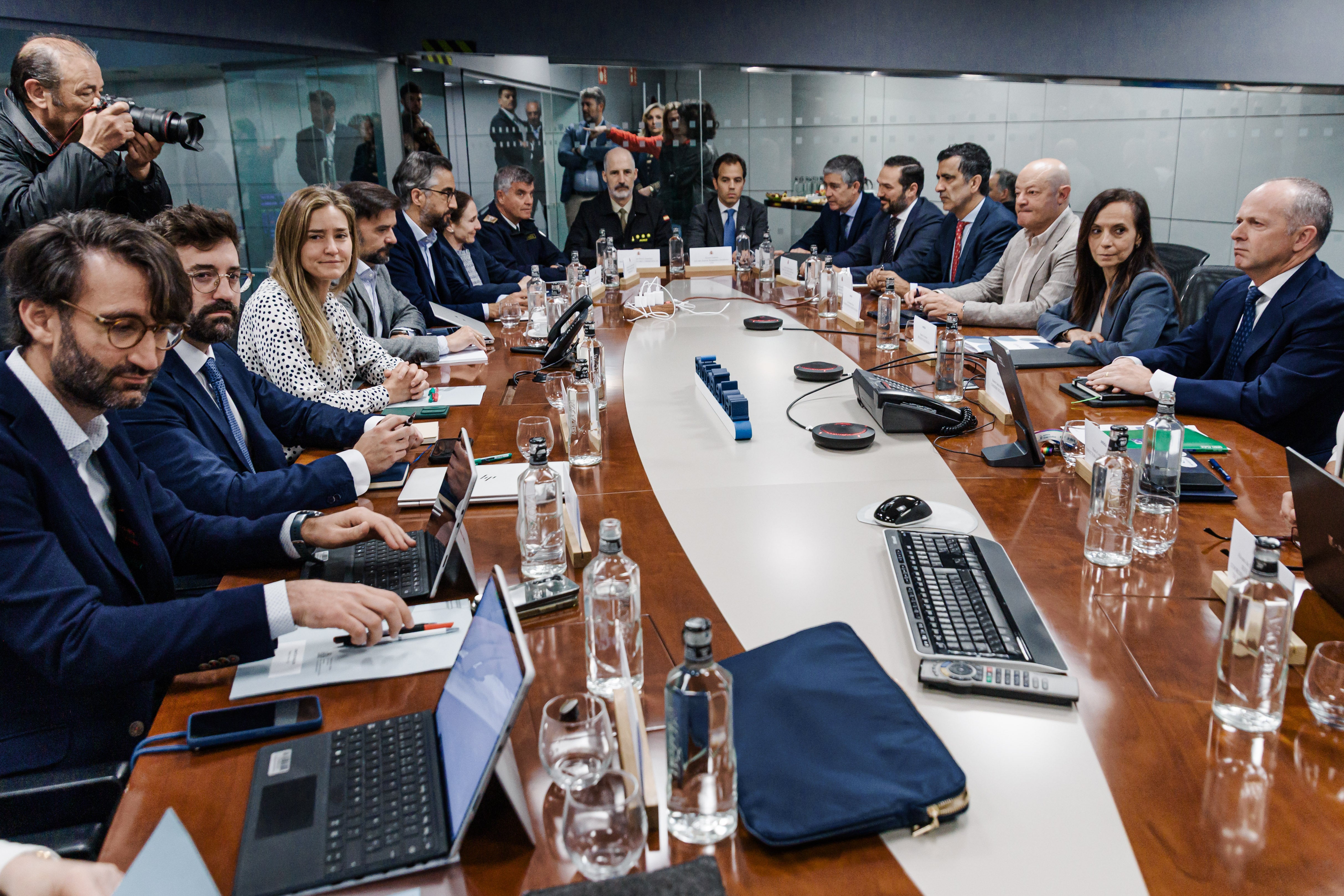 El Gobierno afronta sin respuestas la tercera reunión del Comité una semana después del apagón El Gobierno afronta sin respuestas la tercera reunión del Comité una semana después del apagón