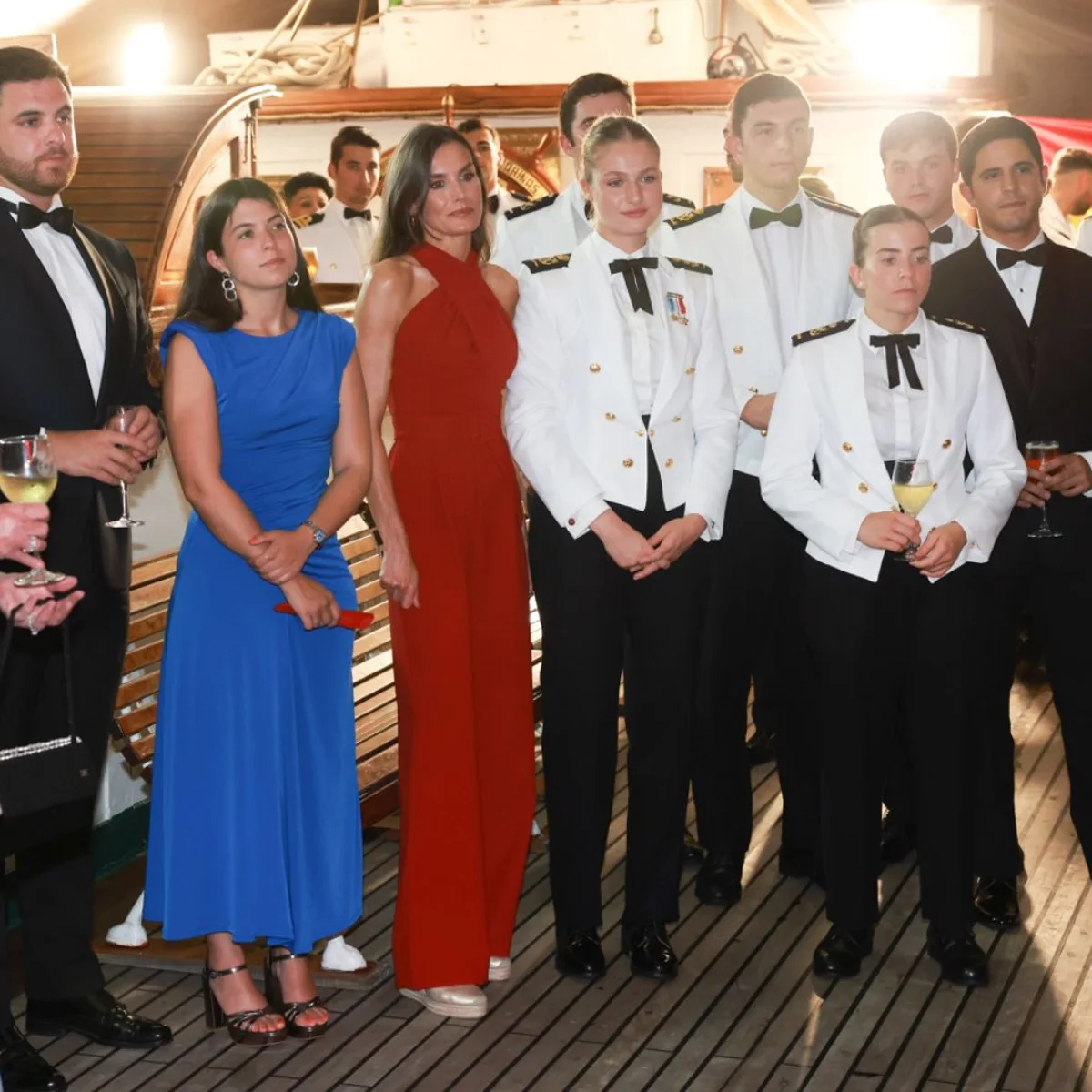 La reina Letizia asiste junto a la princesa Leonor a la recepción a bordo del "Elcano" | Onda Cero Radio