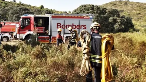 Imagen de archivo de una actuación de efectivos de bomberos. Imagen de archivo de una actuación de efectivos de bomberos.