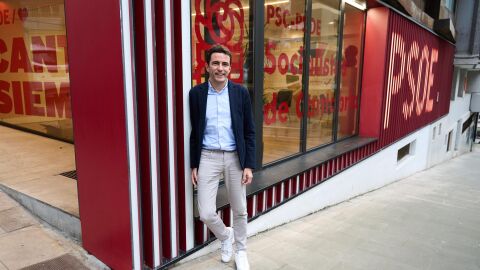 El secretario general del PSOE de Cantabria, Pedro Casares, en la sede del partido