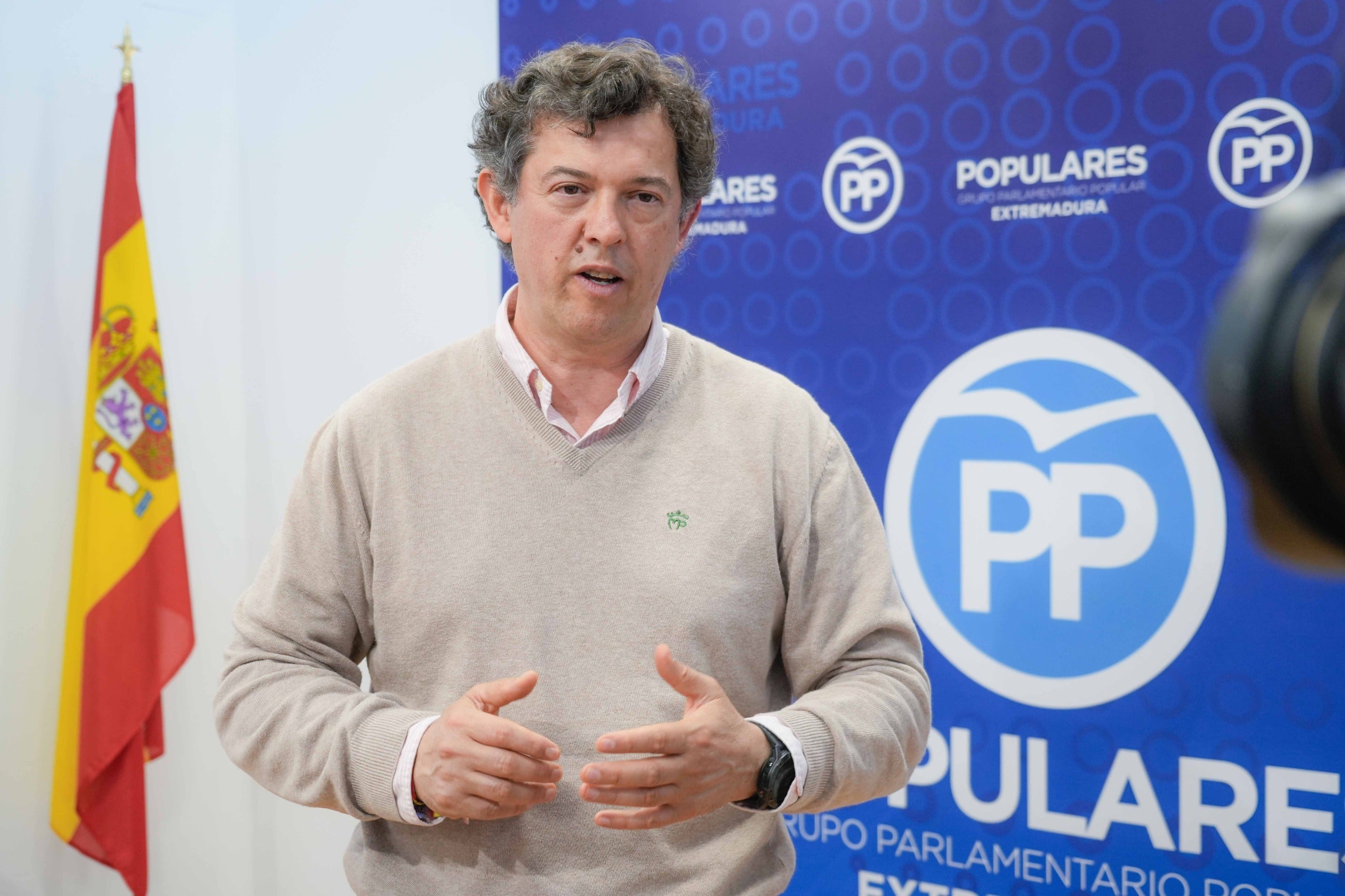 El PP se enorgullece de que los empleados públicos de la Junta ya cobren la subida del 2% que el PSOE no quiso pagar El PP se enorgullece de que los empleados públicos de la Junta ya cobren la subida del 2% que el PSOE no quiso pagar