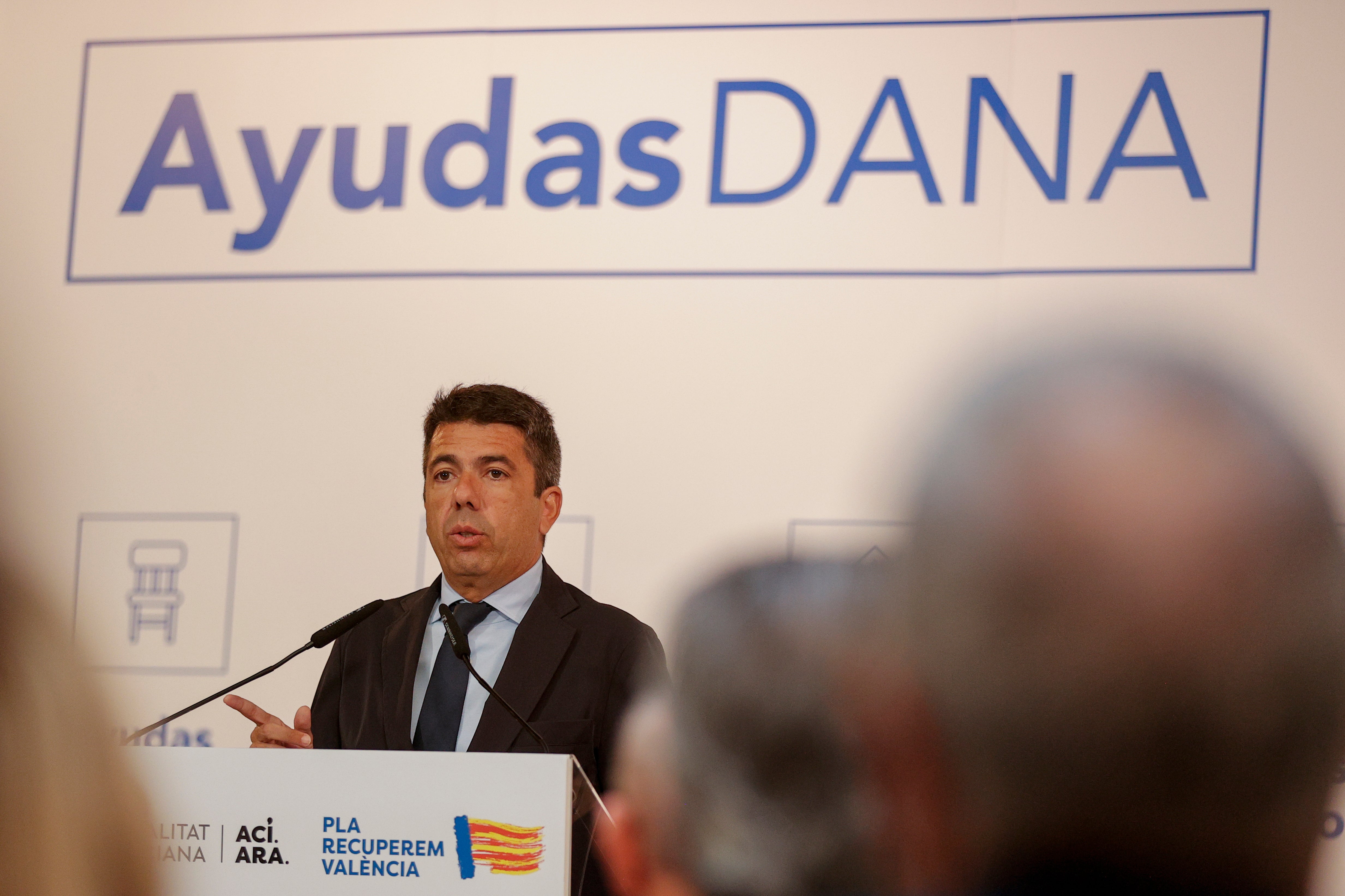 Mazón anuncia nuevas ayudas para afectados por la DANA e insiste la Generalitat está sola en la recuperación Mazón anuncia nuevas ayudas para afectados por la DANA e insiste la Generalitat está sola en la recuperación