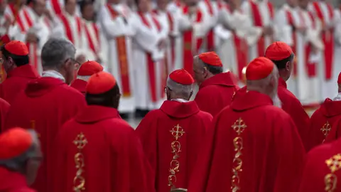 Empieza el cónclave: así se elegirá al nuevo papa en el Vaticano Empieza el cónclave: así se elegirá al nuevo papa en el Vaticano