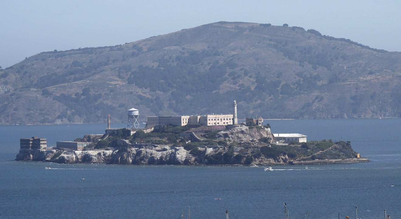 Trump ordena la reapertura de la prisión de Alcatraz "para albergar a los delincuentes más despiadados" de EEUU Trump ordena la reapertura de la prisión de Alcatraz "para albergar a los delincuentes más despiadados" de EEUU