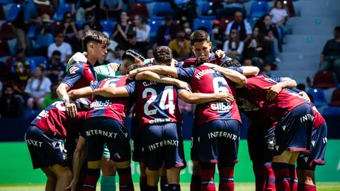 El Levante se marca un objetivo: ganar en el Martínez Valero para seguir soñando con el ascenso directo El Levante se marca un objetivo: ganar en el Martínez Valero para seguir soñando con el ascenso directo
