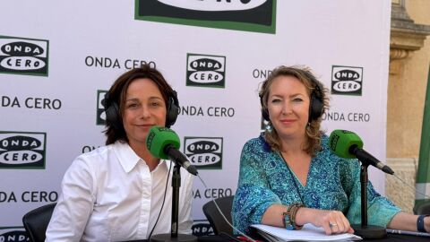 La Alcaldesa de Alcúdia, Josefina Linares, junto a Elka Dimitrova, en el programa especial Más de Uno Mallorca que se ha emitido desde el caso histórico del municipio.