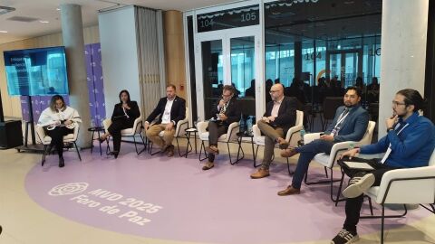 Osuna resalta en Uruguay la responsabilidad de los ayuntamientos para la consecuci&oacute;n de la paz