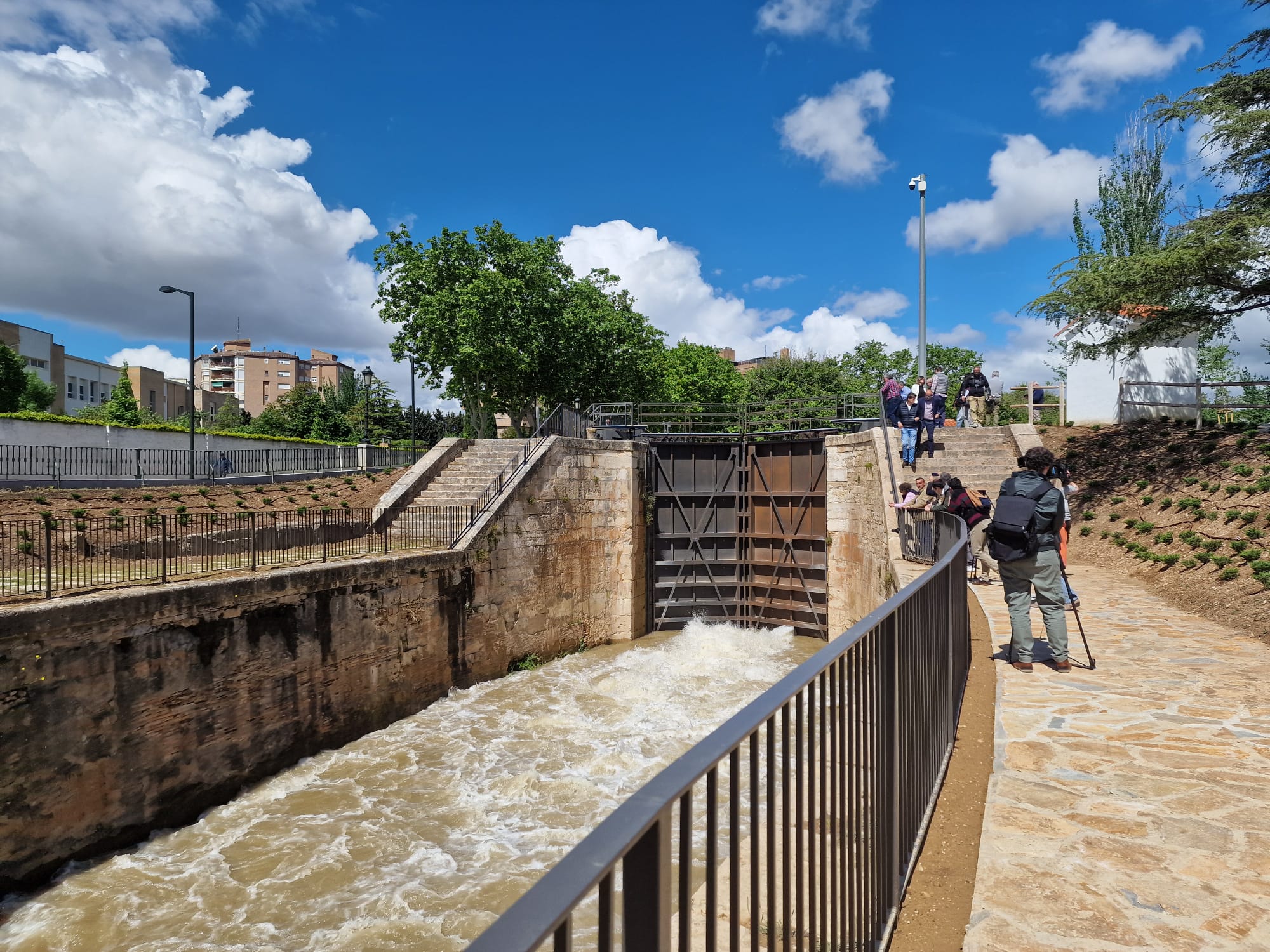 La Confederación Hidrográfica del Ebro rehabilita las esclusas de San Carlos La Confederación Hidrográfica del Ebro rehabilita las esclusas de San Carlos